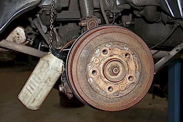 колодки ручного тормоза автомобиля